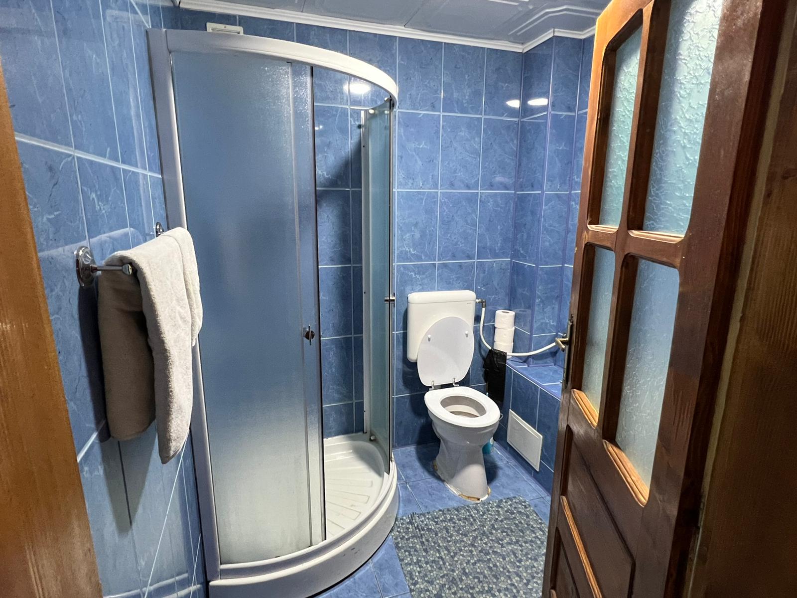 Baie cu duș modern